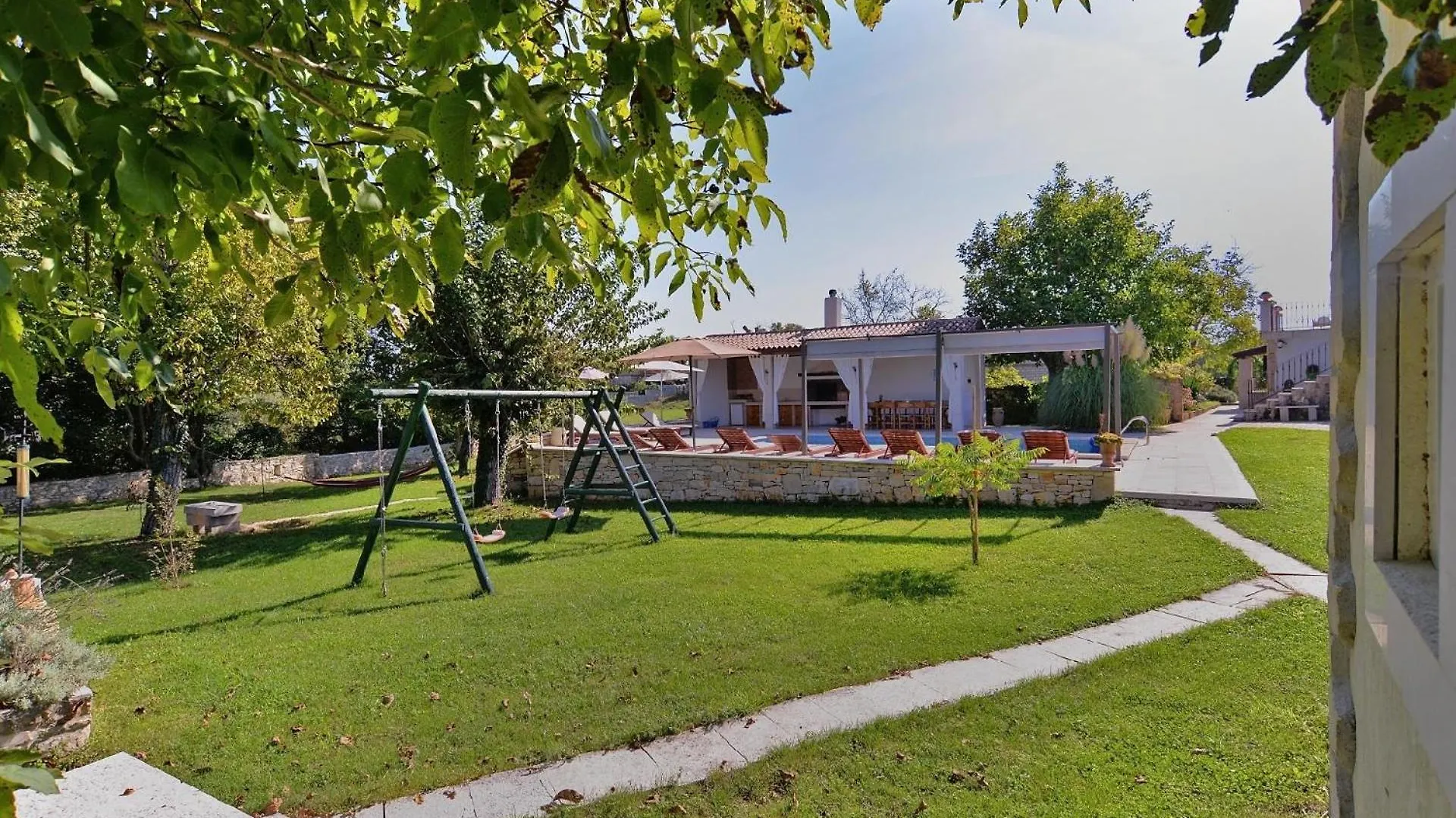 Ferienhaus Mit Privatpool Fuer 16 Personen Ca 300 Qm In Rojnici, Istrien Binnenland Von Istrien